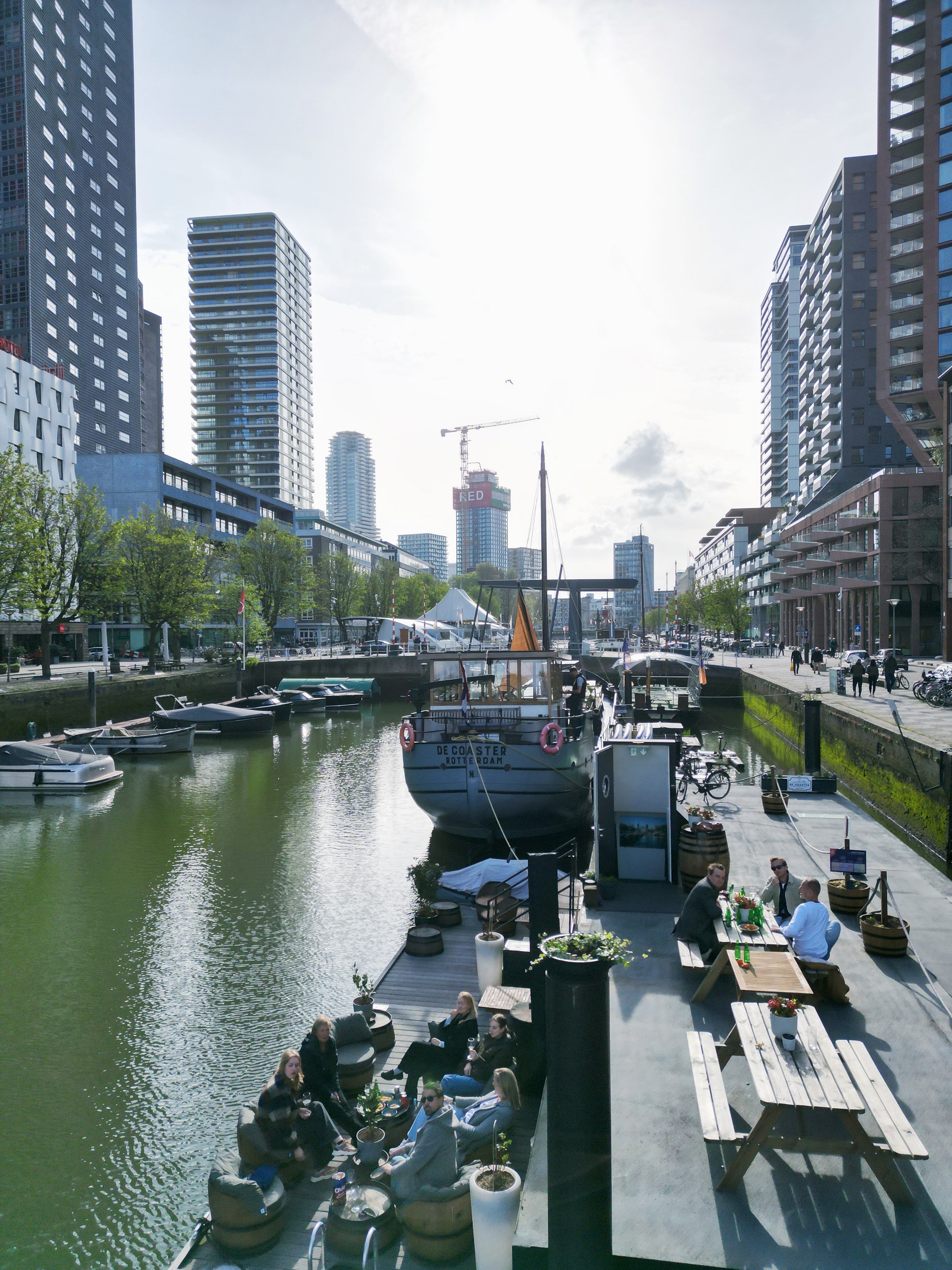De Coaster & Aquarium Ponton. Rotterdam, Netherlands